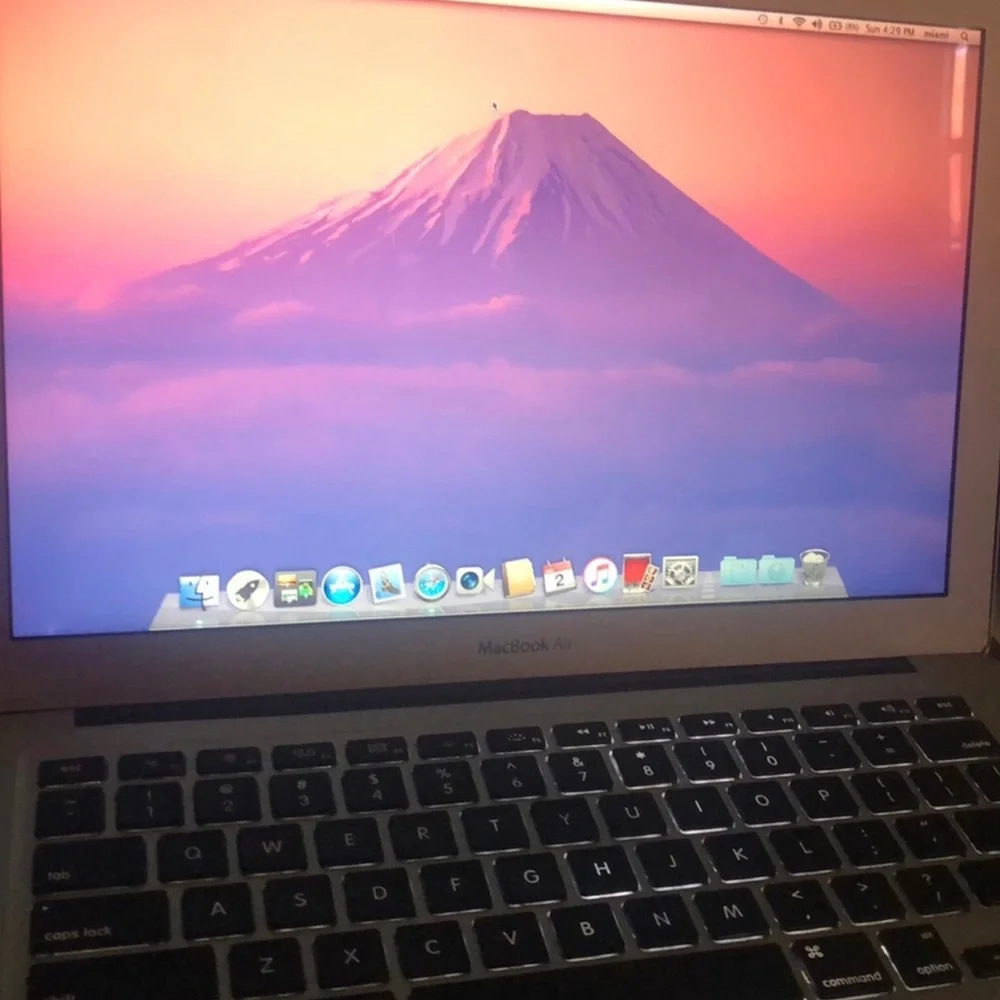 Apple MacBook